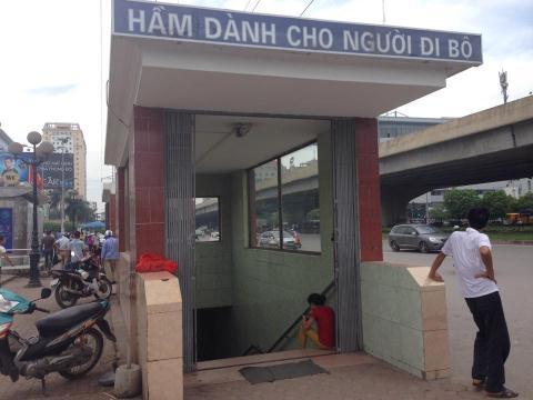 Thiếu nữ tố 4 thanh niên cưỡng bức dưới hầm đi bộ