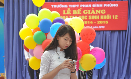 Nữ sinh xinh đẹp phút chia tay