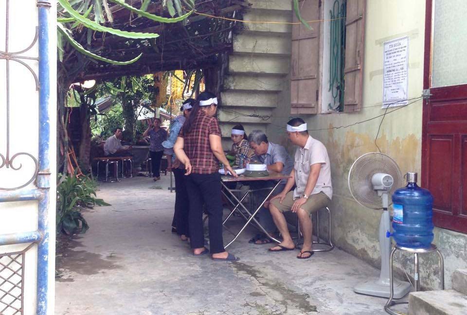 Đang ngủ, bị chồng nhẫn tâm giết chết bằng kích điện