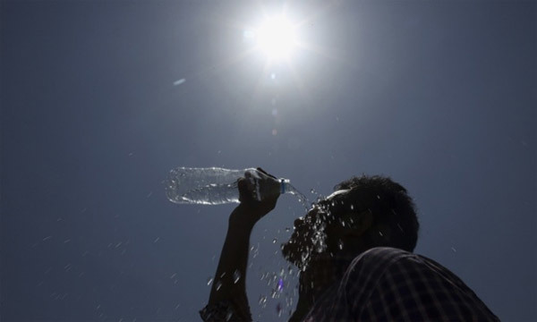 Chùm ảnh nắng nóng 'thiêu đốt' Ấn Độ, hơn 600 người chết