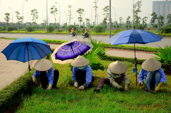 Những kiểu tránh nắng chỉ có ở Thủ đô