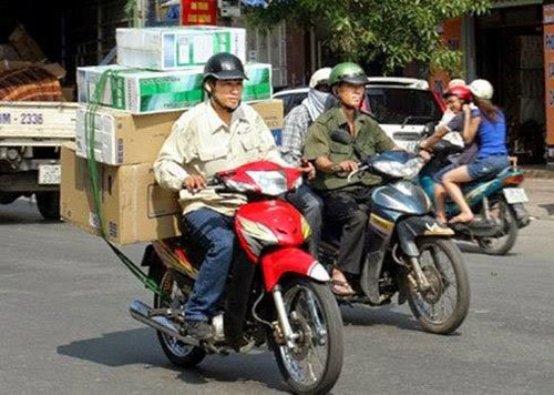 Nắng nóng, shipper cũng oải không muốn giao hàng