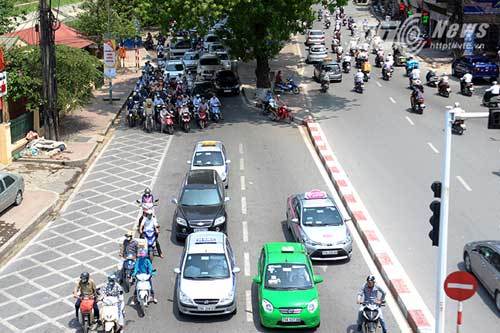 Taxi ngày nóng 'chặt chém' khách thẳng tay