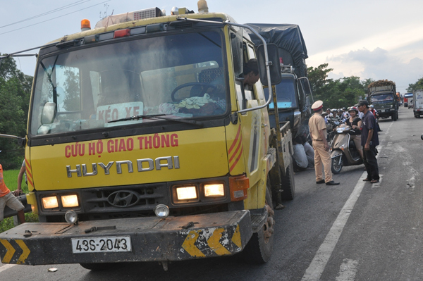 Đâm thương vong 3 người một gia đình, tài xế bỏ trốn