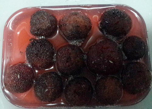 Hoảng hồn giòi bò lúc nhúc trong quả thanh mai ngâm