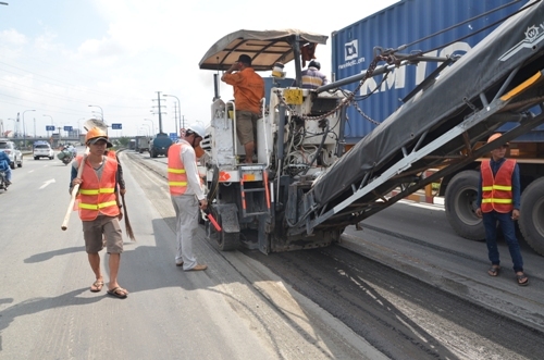 Chủ tịch TPHCM phê bình chủ đầu tư đường 10.000 tỷ “lượn sóng”