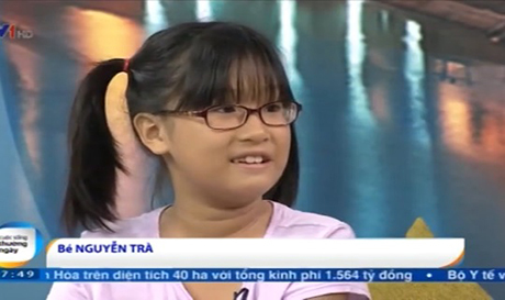 Bé 9 tuổi làm họa sĩ truyện tranh song ngữ