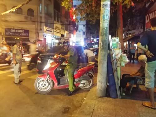 Nổ súng giữa trung tâm Sài Gòn bắt nghi can ma túy