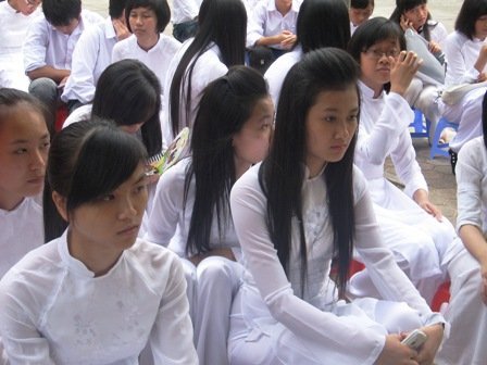 Lượng học sinh thi vào chuyên Toán Lam Sơn giảm mạnh