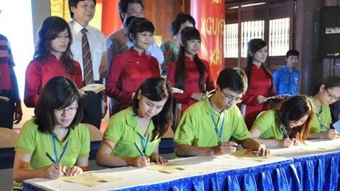 Thủ khoa chưa vào công chức đang làm gì?