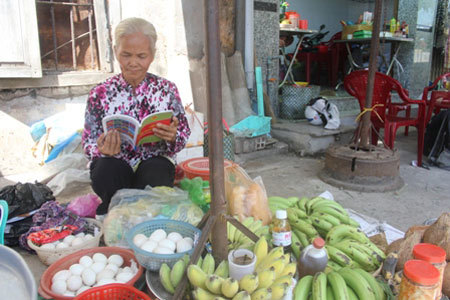 Chuyện chưa kể về người bán chuối lấy bằng cử nhân Luật