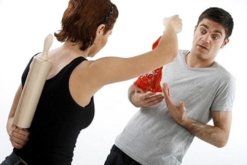 Vợ chồng khẩu chiến nảy lửa chỉ vì cái quần lạ