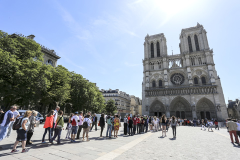 Tình yêu Paris