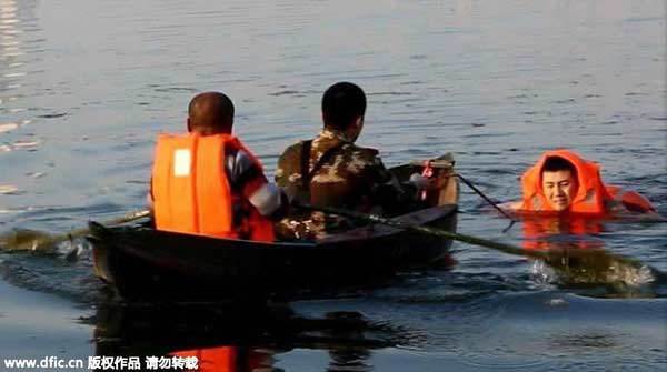 Bỏ luôn ý định tự tử vì nước sông siêu bẩn