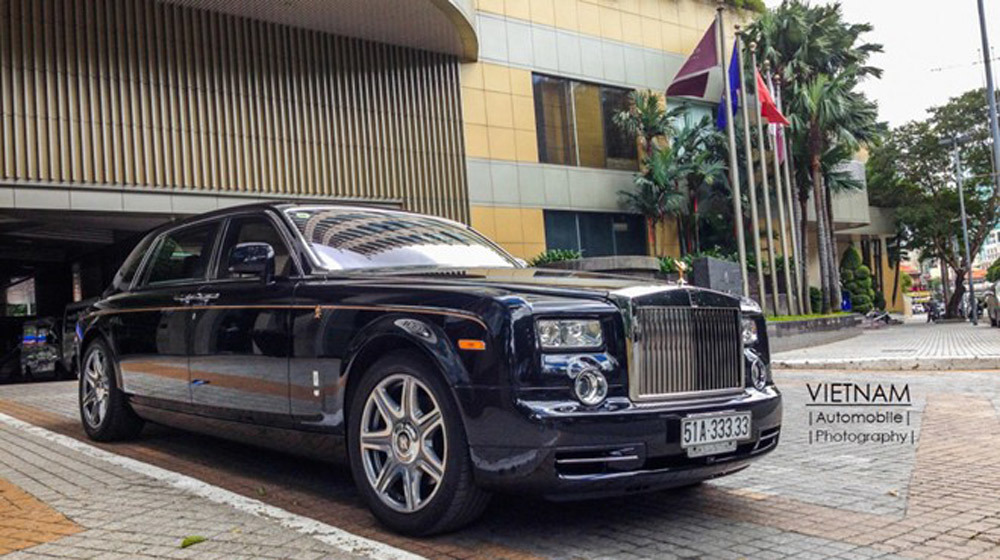 Rolls-Royce Phantom và Mercedes E250 trùng biển 'khủng' tại Sài Gòn