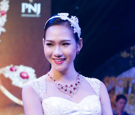PNJ giới thiệu BST trang sức cưới Hạnh phúc Vàng 2015