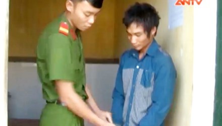 Tên cướp đòi quan hệ tình dục khi nạn nhân không có tiền