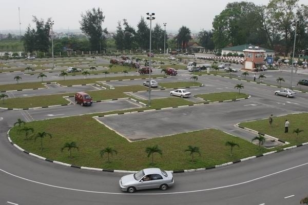 Tháng 9 sẽ cấp bằng lái ô tô số tự động