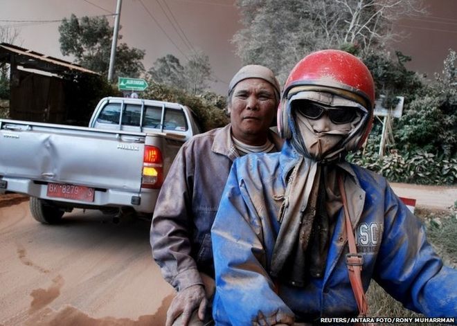 Núi lửa Indonesia phun trào, hàng ngàn người đi sơ tán