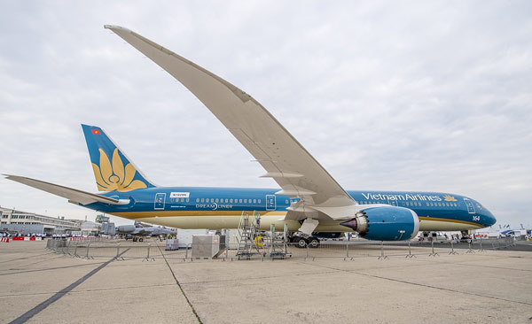 Xem màn trình diễn ngoạn mục của máy bay Vietnam Airlines