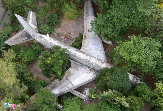 'Xẻ thịt' máy bay Boeing 707 ở Sài Gòn