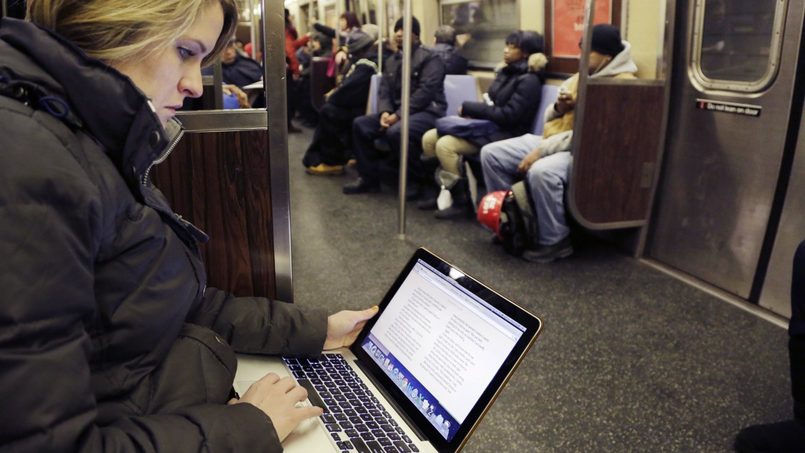 Apple đang tuyển BTV tin tức