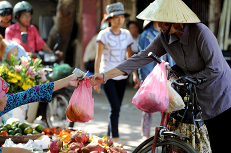 Đựng đồ ăn bằng túi nilon: Cẩn thận kẻo ung thư