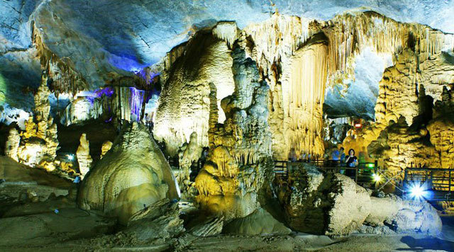 Một ngày khám phá hang động Quảng Bình