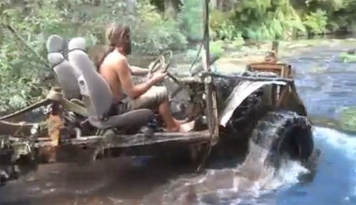 Siêu ô tô off-road băng qua đáy sông