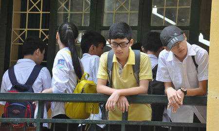 Phụ huynh ngã ngửa vì điểm số vào lớp 10 của con