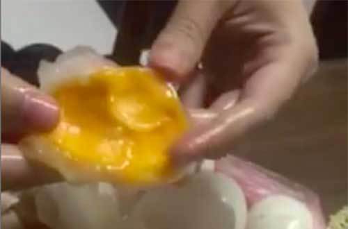 Trứng gà đông như thạch rau câu ở Hà Nội