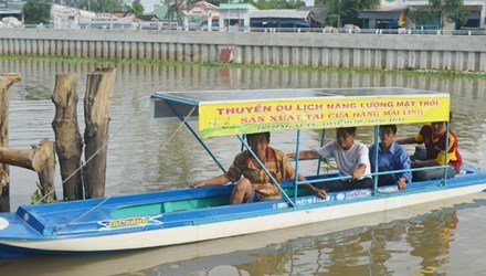 'Hai lúa' chế xuồng chạy pin mặt trời