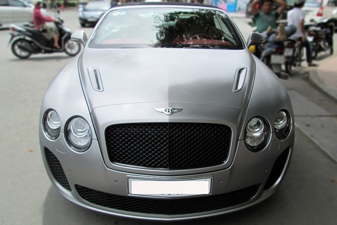 Xe siêu sang mui trần Bentley hiếm tại Sài Gòn