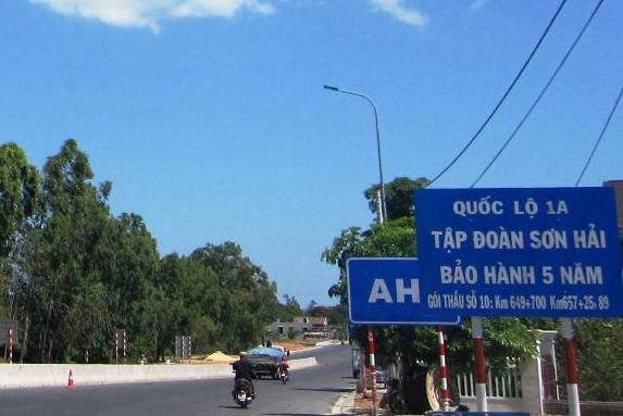 Truy tìm kẻ 'tưới” hóa chất phá hoại mặt đường QL1A