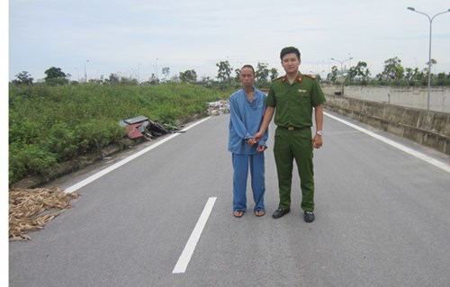 Quen nhầm “yêu râu xanh”, thiếu nữ bị cưỡng bức giữa đường