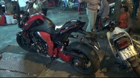 Xe phân khối lớn gây họa trên phố, 1 người nguy kịch