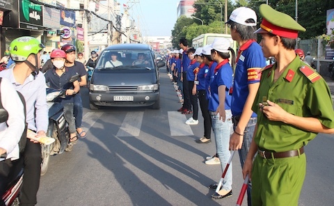 Một thí sinh là công nhân đi thi bị tai nạn