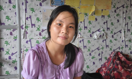 Ngày đi thi, tối rửa bát thuê