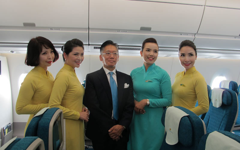 Vietnam Airlines ra mắt trang phục mới