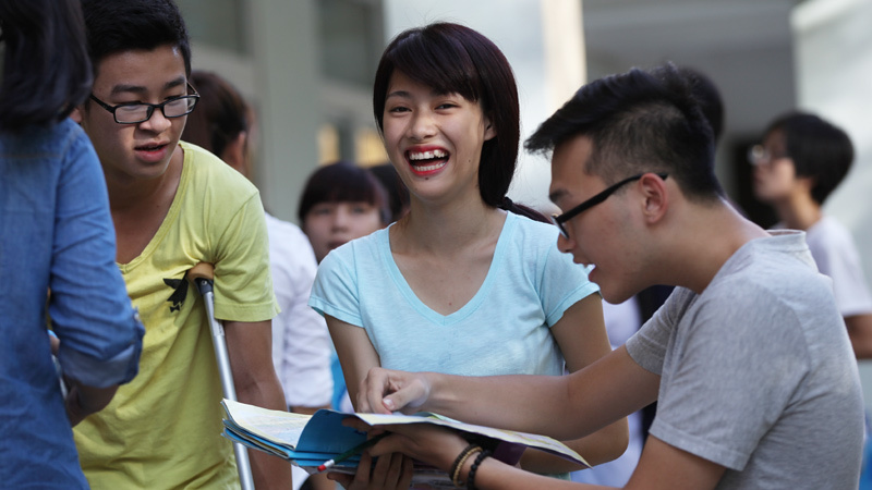Hình ảnh thí sinh bước vào ngày thi thứ ba