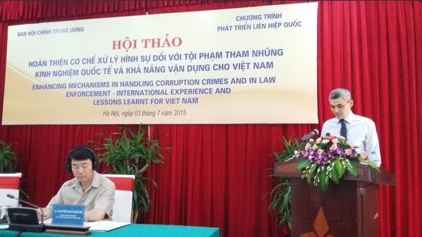 Đưa hối lộ phải bị truy xét thành tội