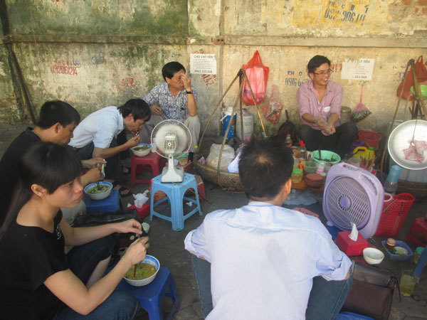 Chàng cử nhân thích bán bún vỉa hè hơn “ngồi điều hòa”