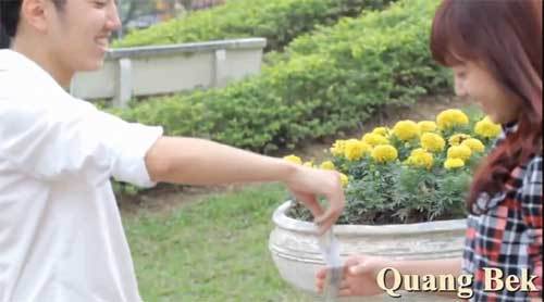 Clip chàng trai dùng 500.000 đồng hôn các cô gái trên phố gây tranh cãi