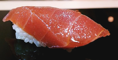 Nữ sinh Trung Quốc bất lịch sự tại quán sushi nổi tiếng