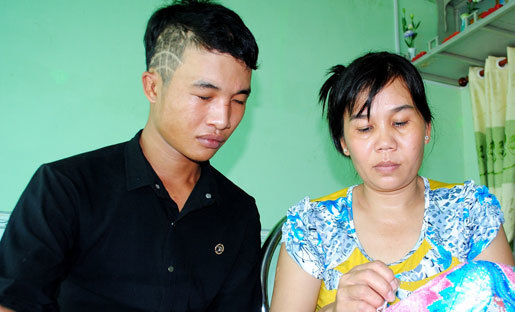 Mẹ Hào Anh ngất xỉu khi con bị bắt vì ăn trộm
