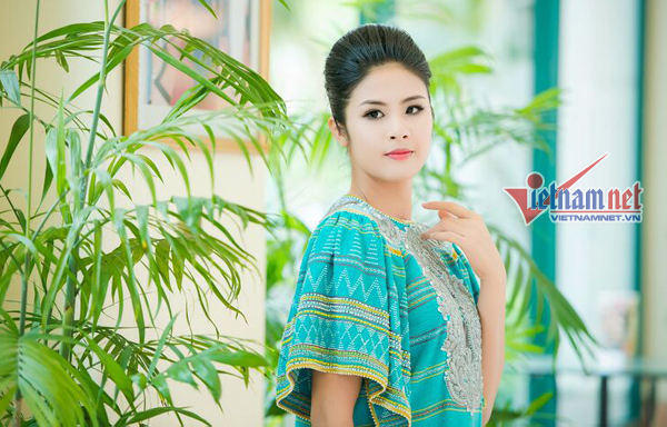 Ngọc Hân đẹp lạ trong mẫu mới của NTK Minh Hạnh