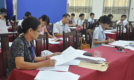 Thêm nhiều điểm 10 Toán, xuất hiện điểm liệt Văn