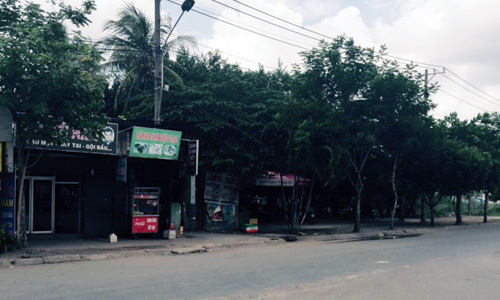30 côn đồ chém người, phá quán đòi nợ giữa ban ngày