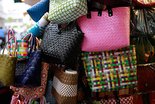 Sài Gòn: Rộ mốt biến làn đi chợ thành túi xách sành điệu