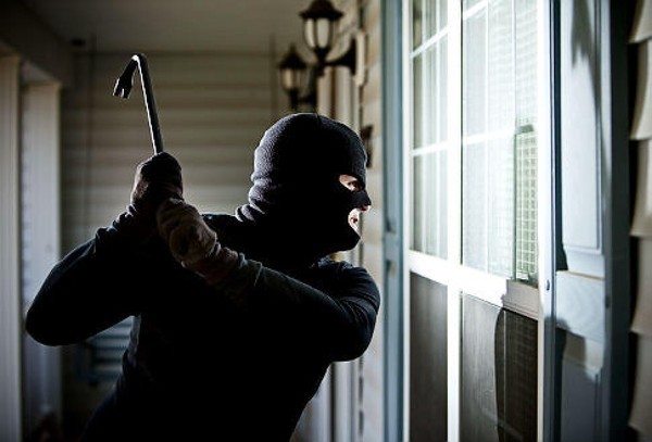 Đối phó thế nào để giảm thiểu thương vong khi trộm tấn công nhà bạn?